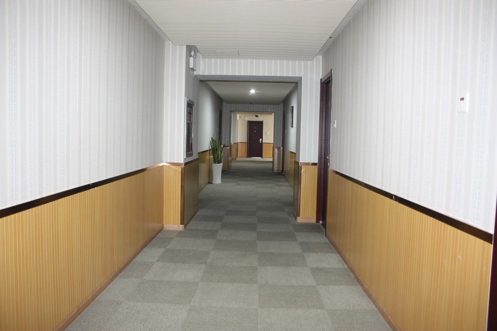 Qingdao Hongyun Jiahe Business Hotel Exteriör bild
